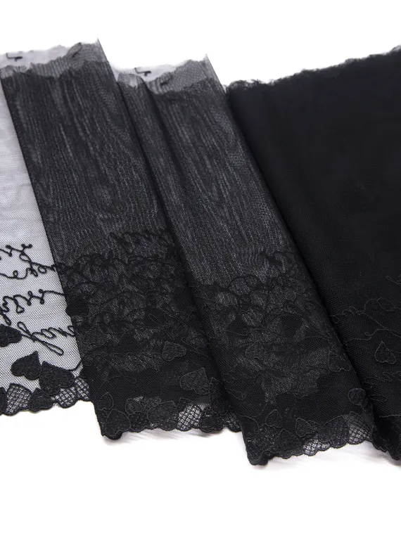 05-90/25 Вышивка на неэл. сетке 25 см, love is, черный (правая)