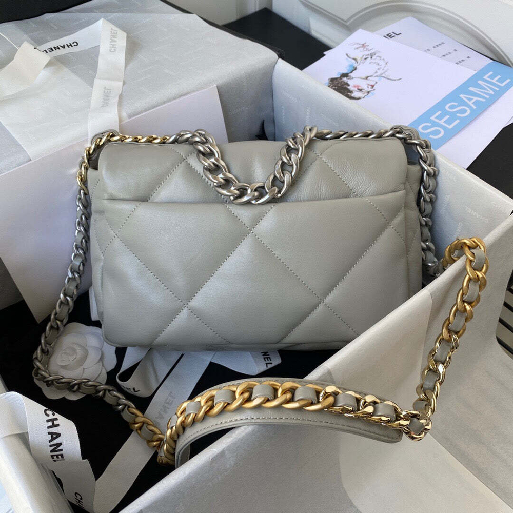 Chanel 19 26 cm