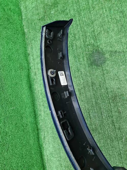 Расширитель задний левый Audi E-tron (2018-2023)