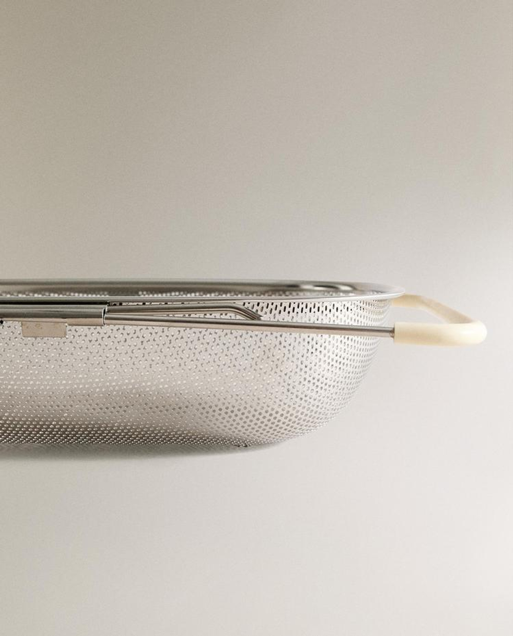 ZARA HOME МЕТАЛЛИЧЕСКИЙ ДУРШЛАГ, КРЕМОВЫЙ