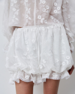 Шорты из хлопкового шитья белый