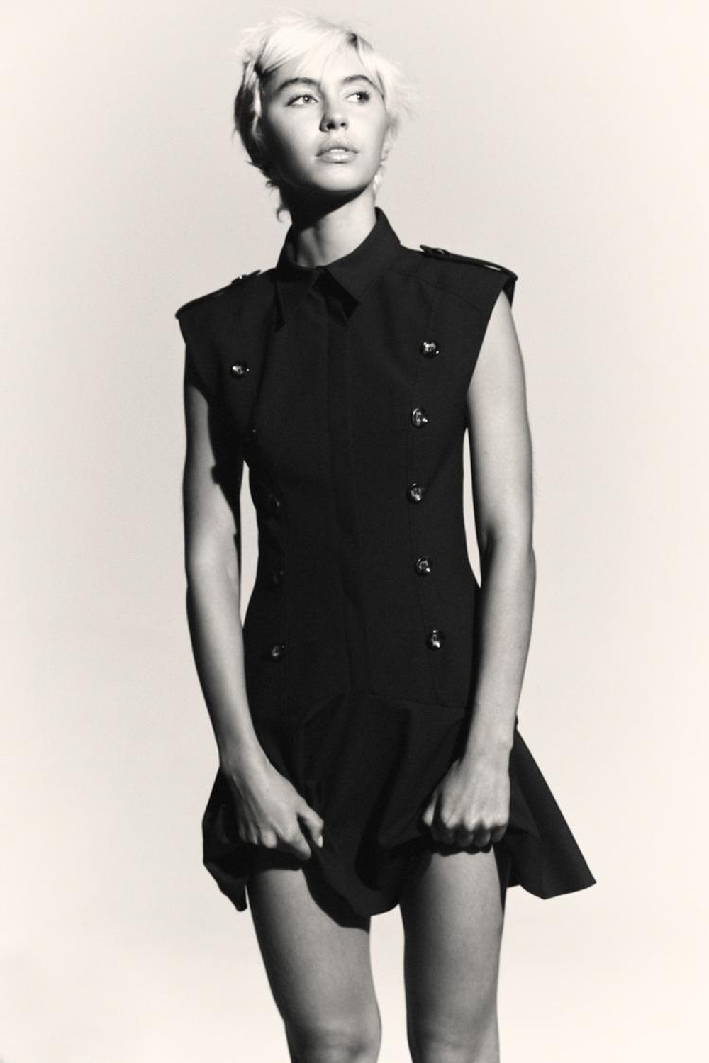 ZARA КОРОТКОЕ ПЛАТЬЕ С ПОДПЛЕЧНИКАМИ И ВОЛАНАМИ, ТЕМНО-ЗЕЛЕНЫЙ