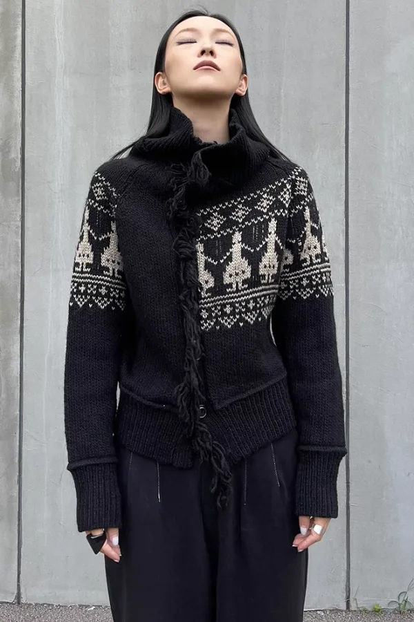 Свитер с узором «JOJO»