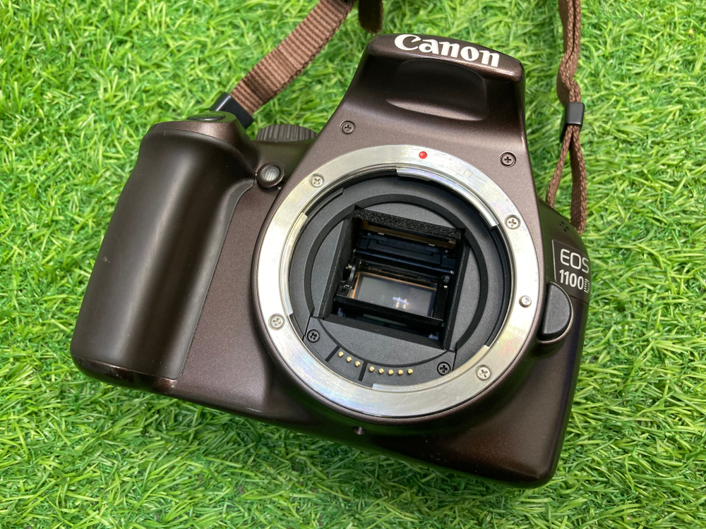 Canon 1100D kit 18-55mm 16.000 кадров Коричневый