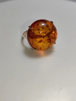 Кольцо бижутерное с янтарем