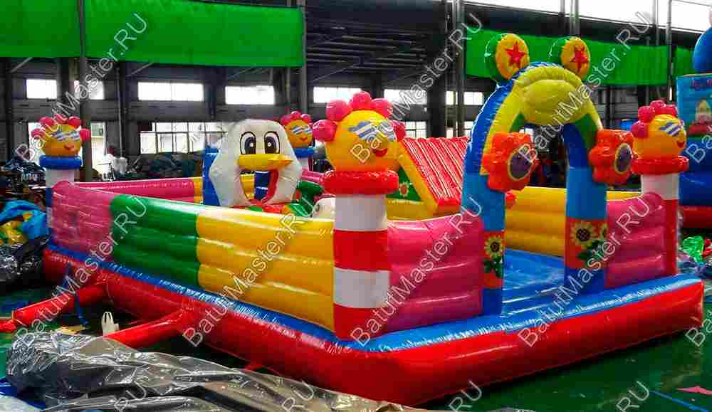 Надувной батут "Домик уточки", 8*5*3 м
