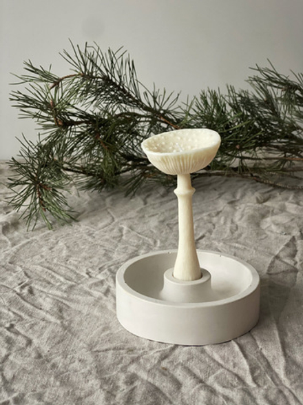 Свеча "Гриб Мухомор перезрелый" белого цвета