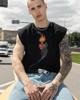 Черная футболка без рукавов 