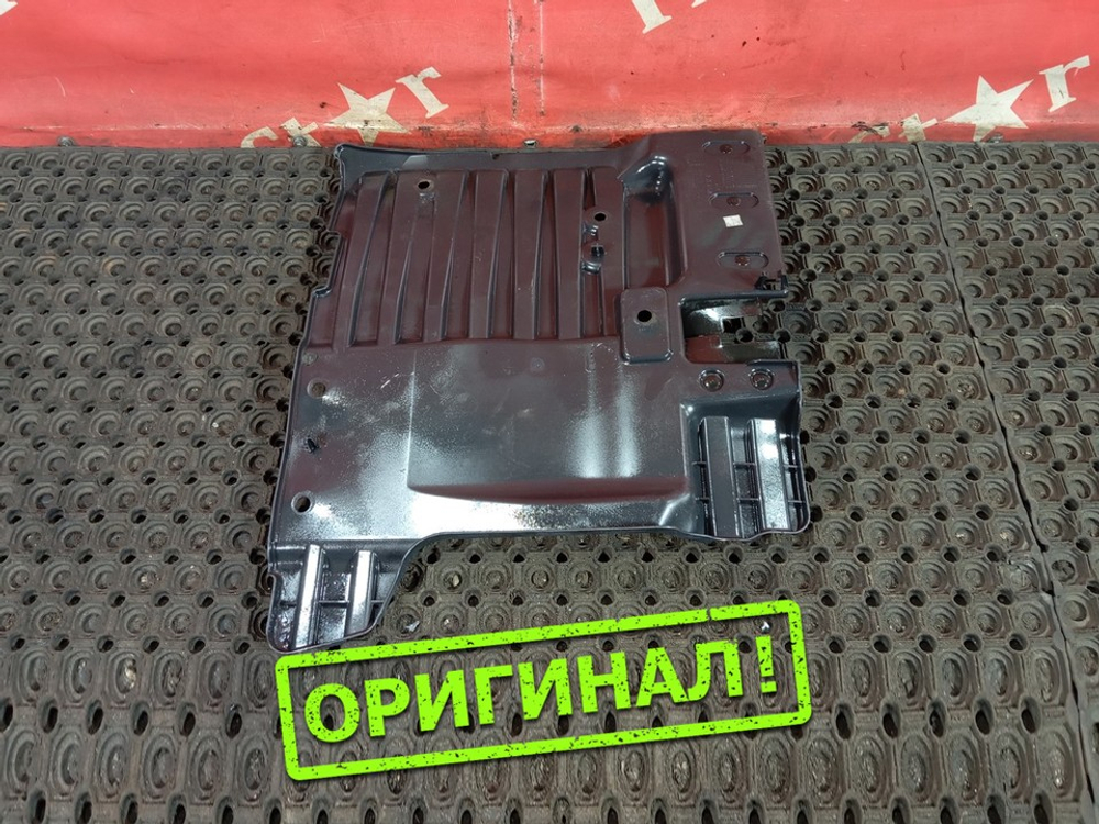 Подкрылок передний правый