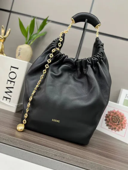 Сумка Loewe Squeeze среднего размера из кожи ягненка наппа черный