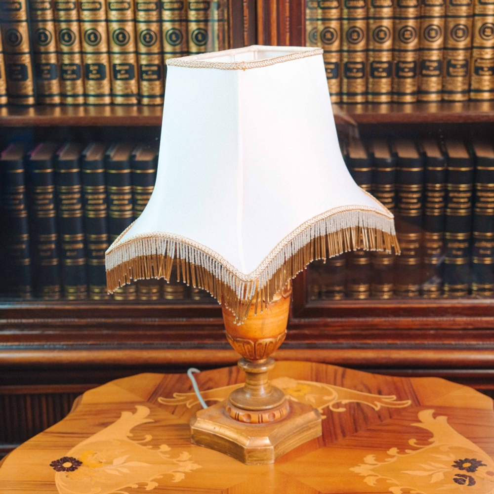Настольная лампа в классическом стиле