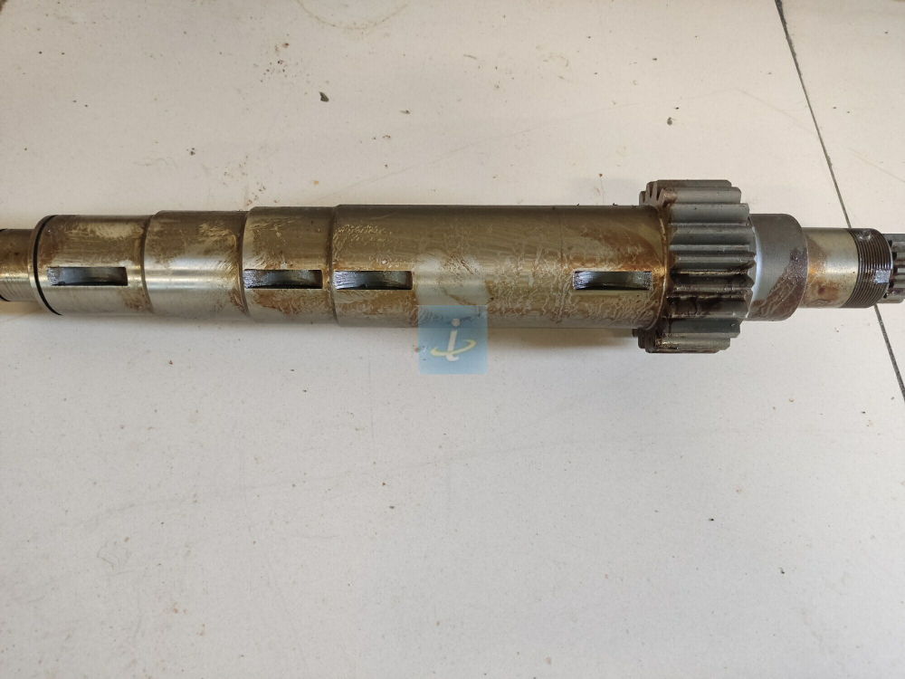 Вал промежуточный с отбором мощности (20 зуб) 238М-1701048