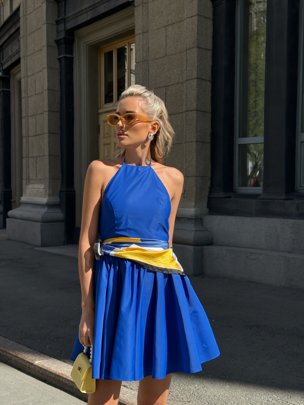 Платье c юбкой-солнцем и открытой спиной