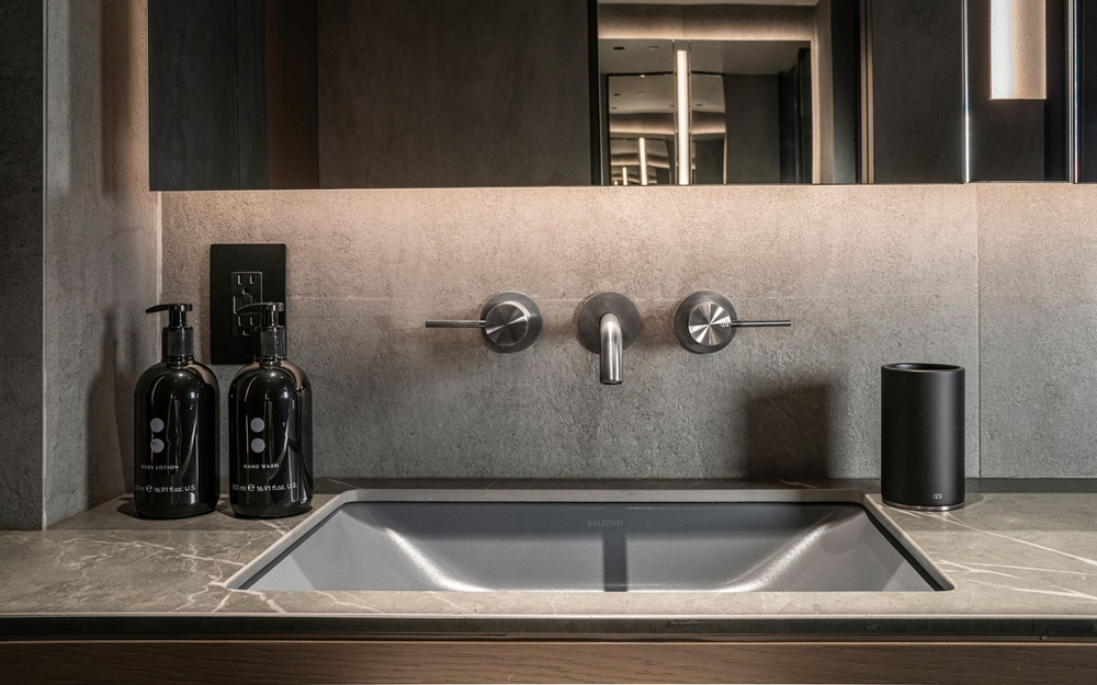 Cмеситель для раковины Gessi 316, на 3 отверстия, излив средний, без донного клапана, внешние части, цвет Matte Black