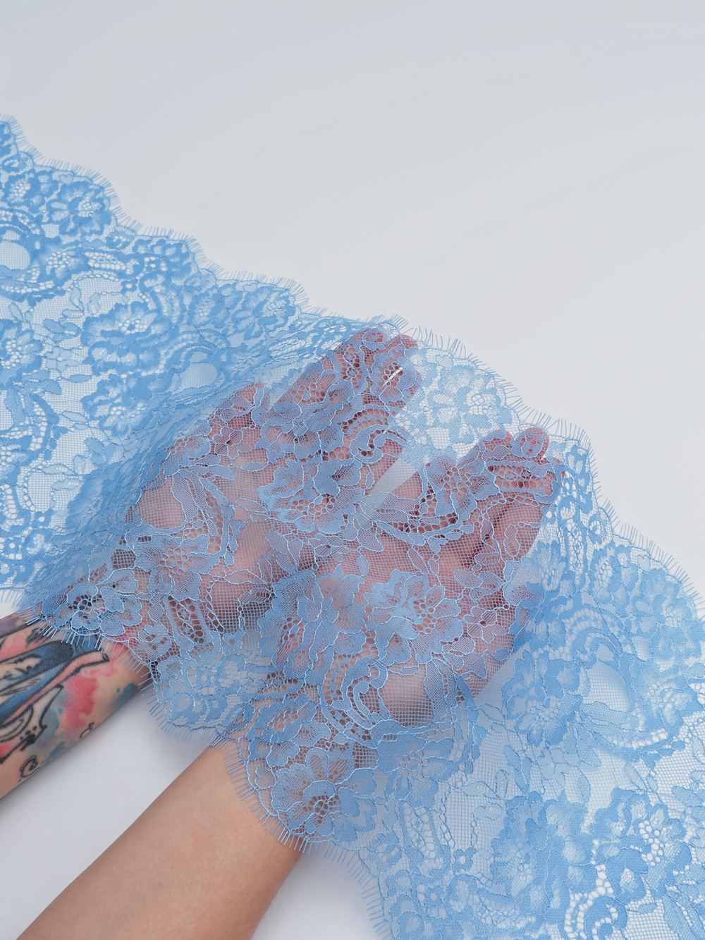 Кружево шантильи для белья голубое неэластичное ширина 23 см купон 2.9 м