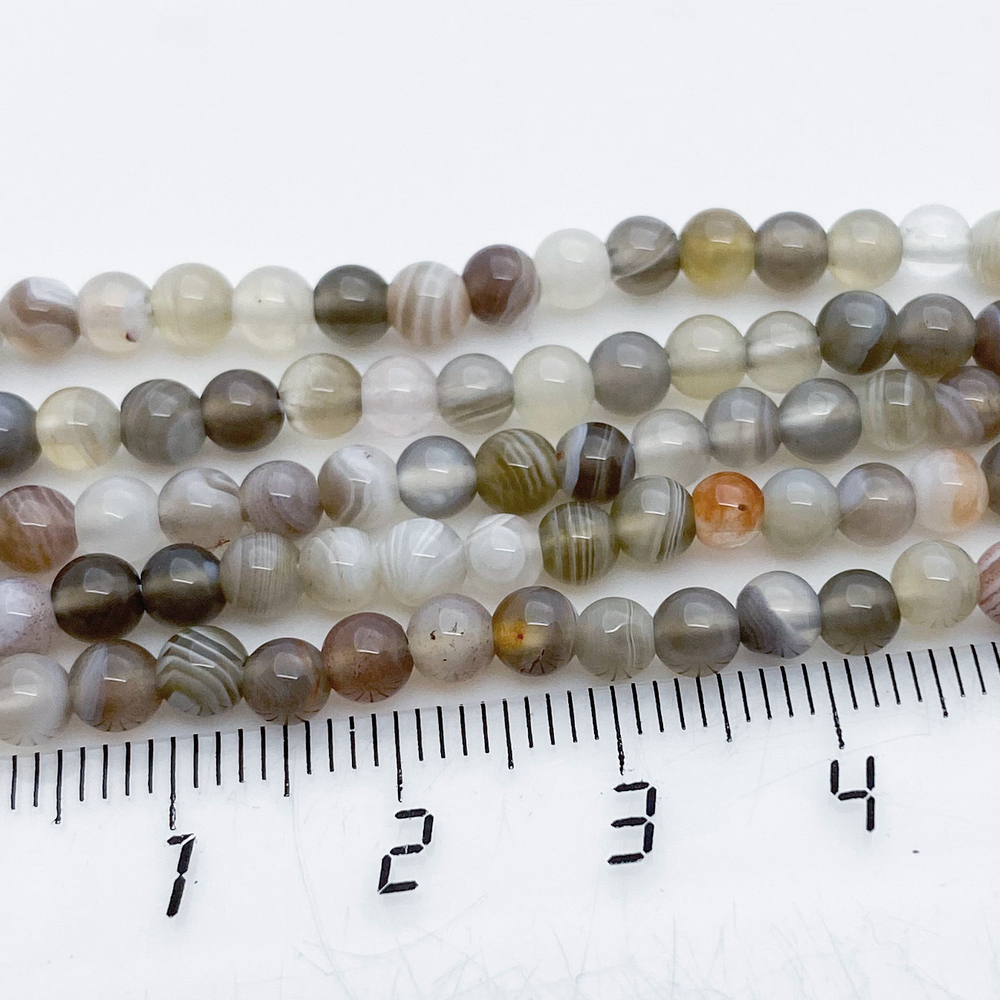 Агат Ботсвана бусины, диаметр 4-4,1 мм, цена за 46-47 шт (1/2 нити)