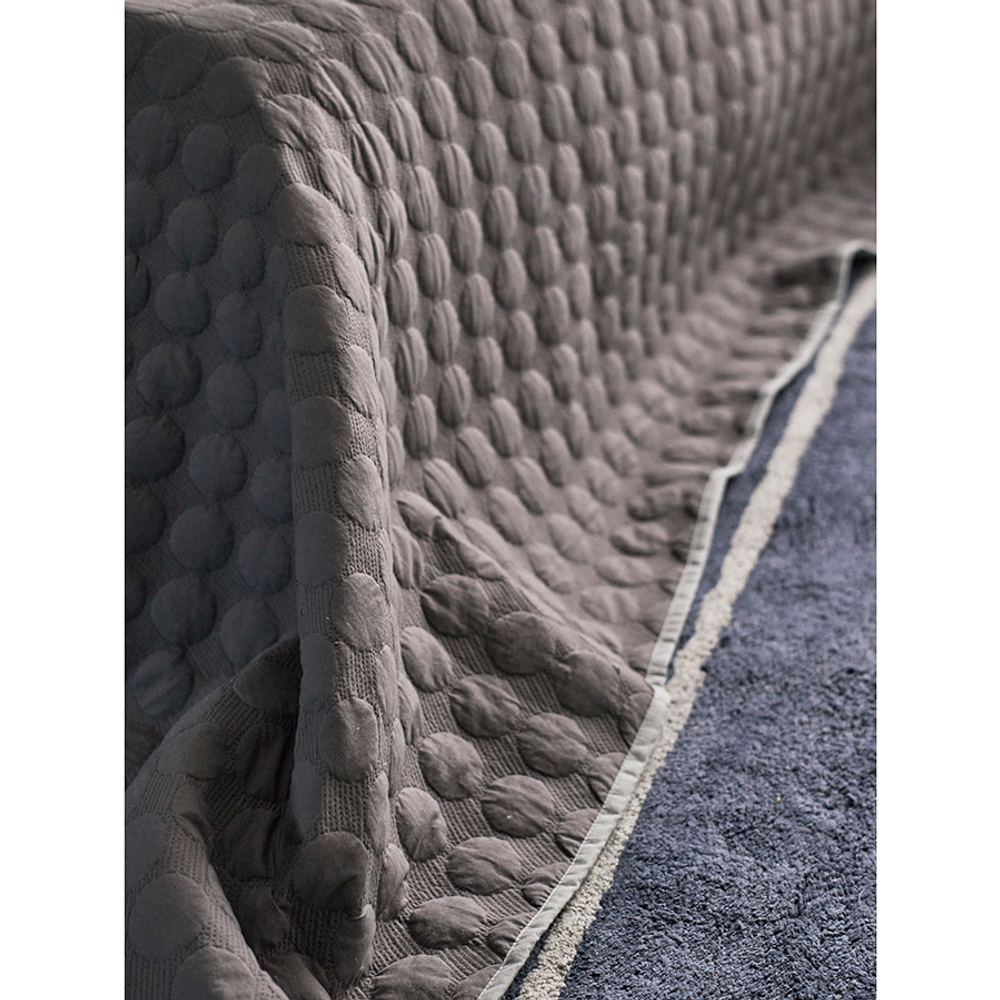 Покрывало стеганое solid dots серого цвета из коллекции essential, 230х250 см