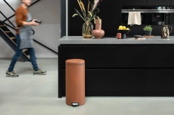 Brabantia NewIcon Контейнер для минеральных отходов с корицей, 30 л.
