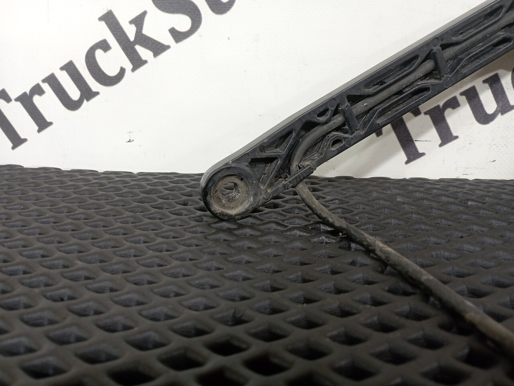 Поводок стеклоочистителя 2023г