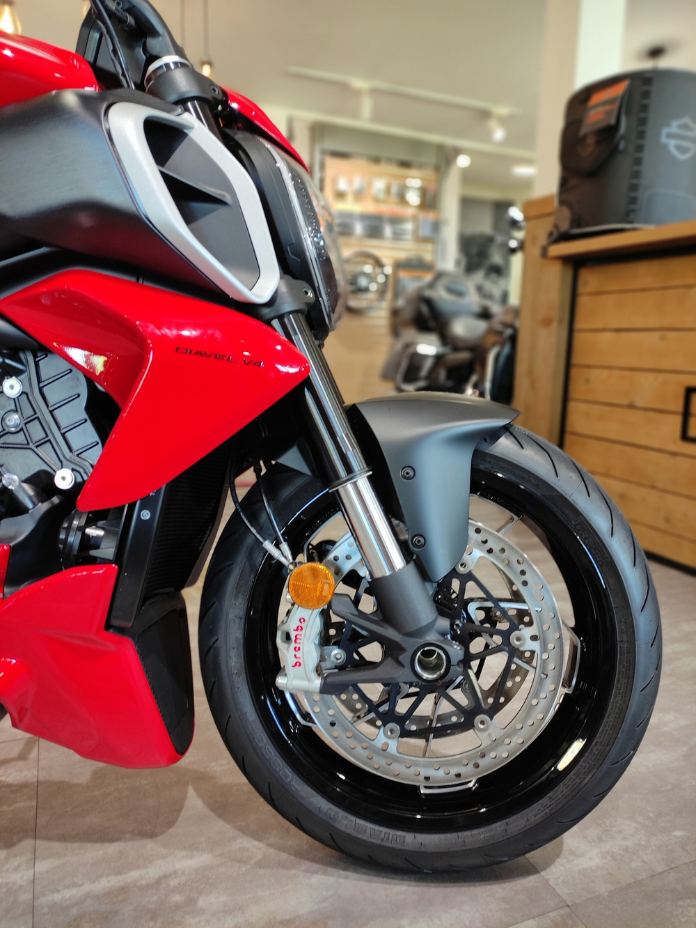 Ducati Diavel V4 (2025) RED