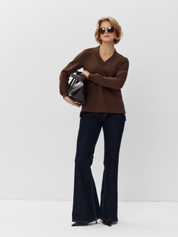 Джемпер с V-вырезом и удлиненной спинкой