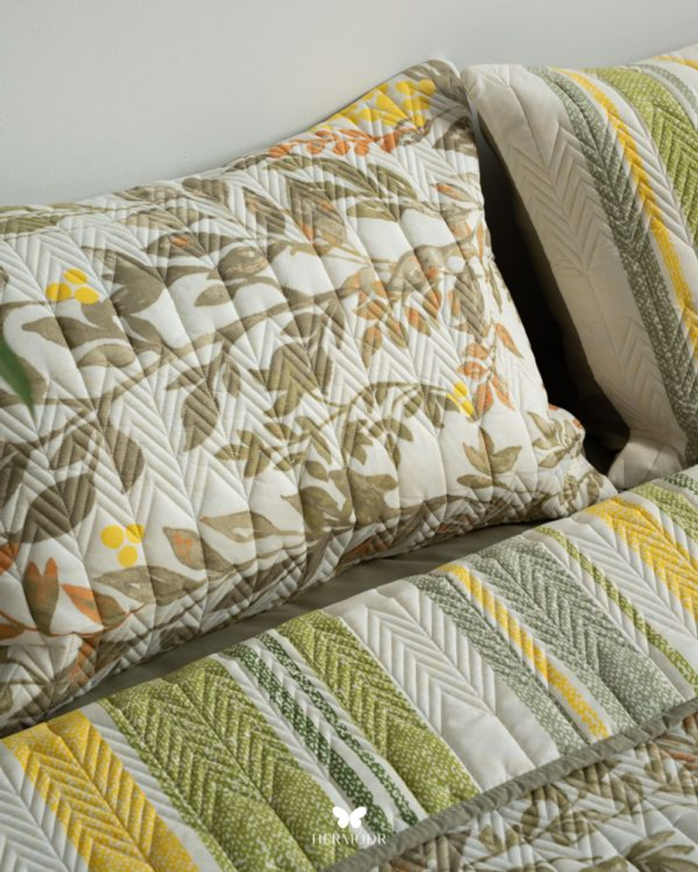 Комплект стеганного покрывала и 2 наволочек Kaj Double-Side Yellow Hermodr 130220319 Иран