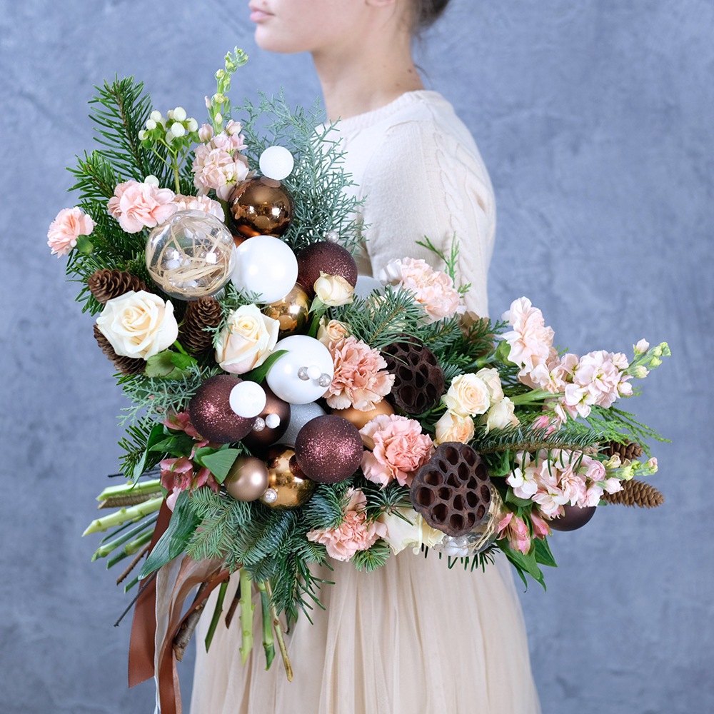 Зимний букет "Гармония" в эко-стиле с маттиолой