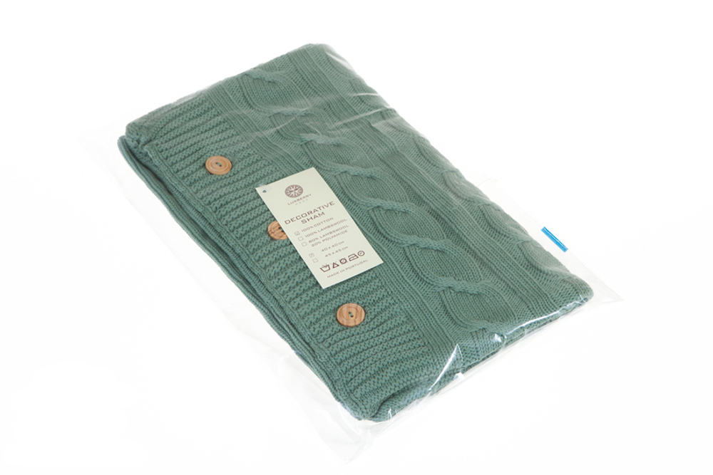 Элитная наволочка декоративная Imperio 233 зеленый бархат от Luxberry упаковка