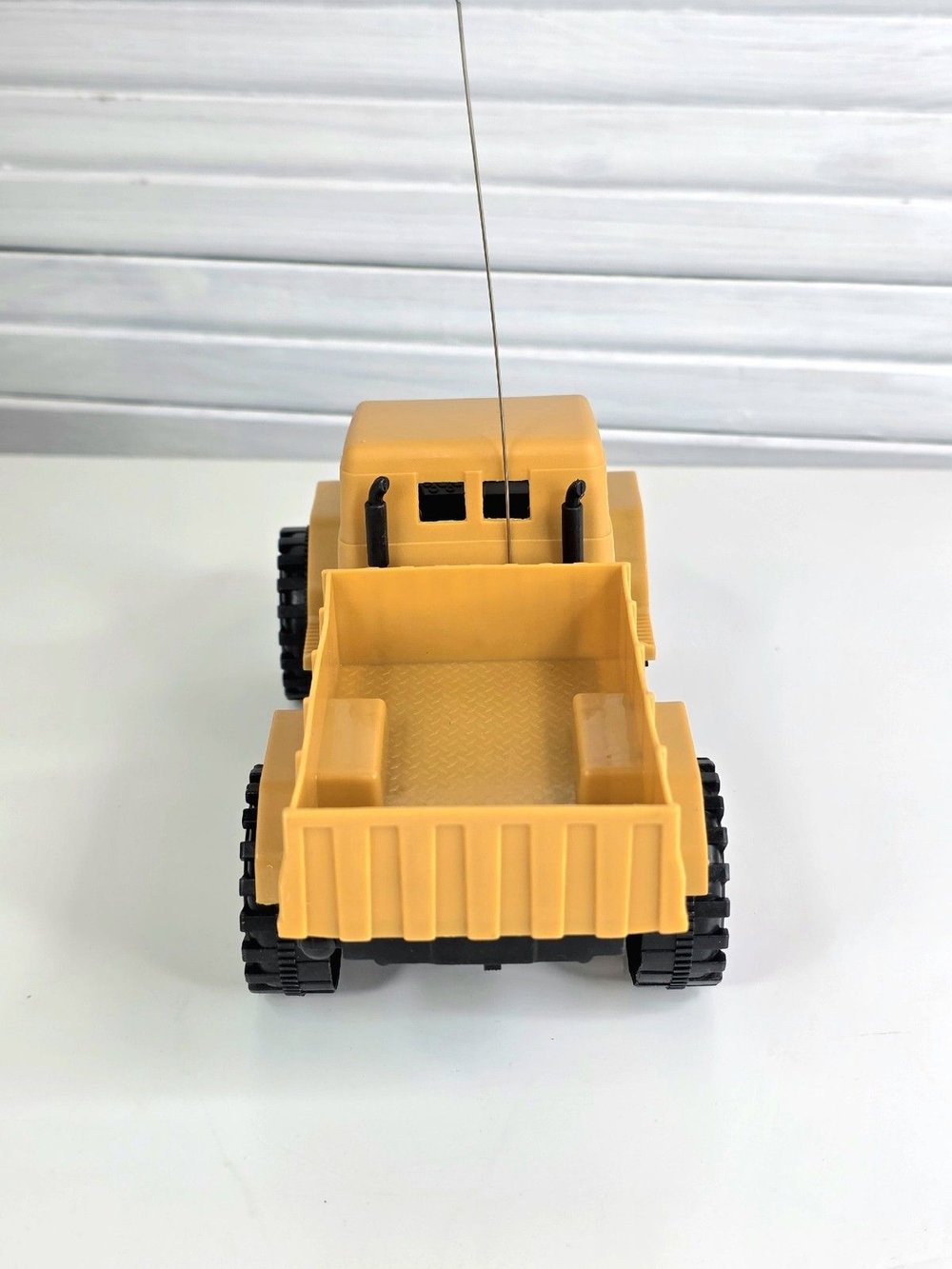 Игровая машинка Грузовик на радиоуправлении (201674428)