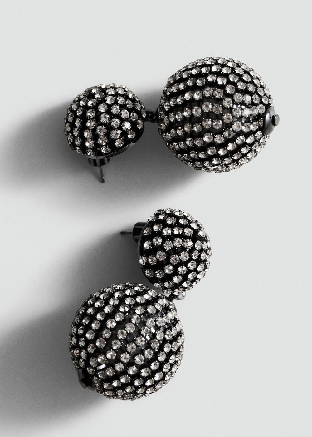 Серьги с подвесками-сферами и кристаллами