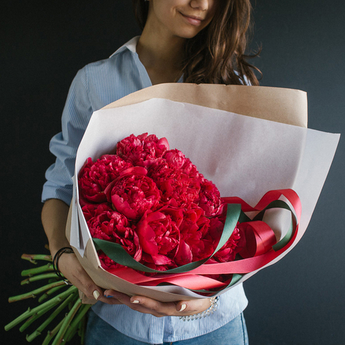 Купить Пионы красные "Command Performance" от 3шт