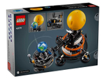 LEGO Technic 42179 Планета Земля и Луна на орбите — познавательный конструктор