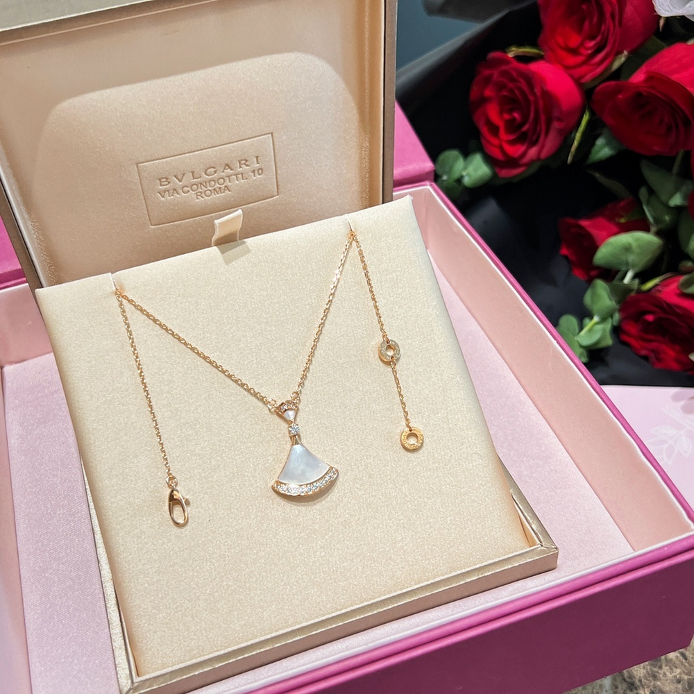Bvlgari Divas' Dream Necklace