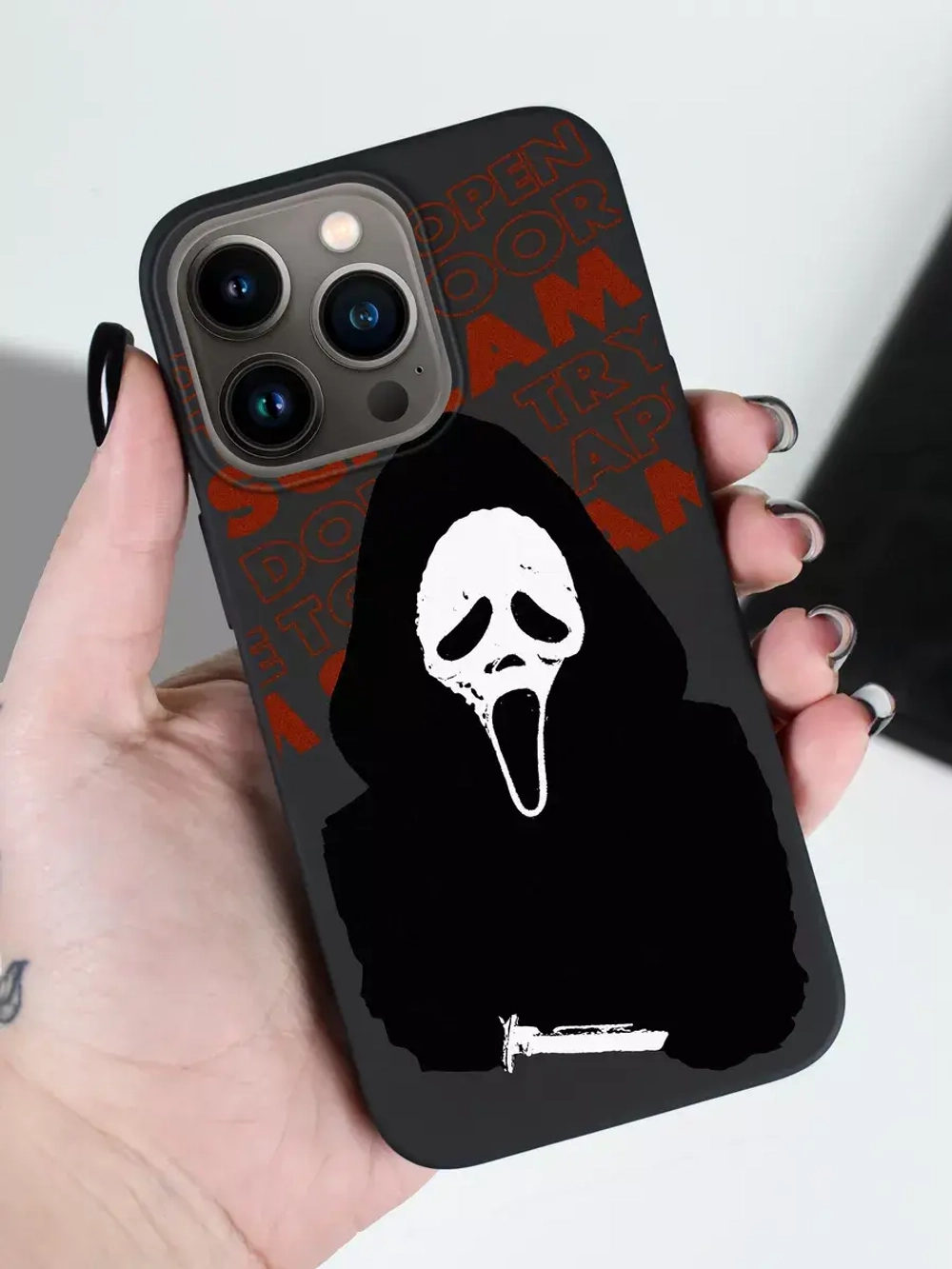 Чехол на iPhone 15 Pro с принтом