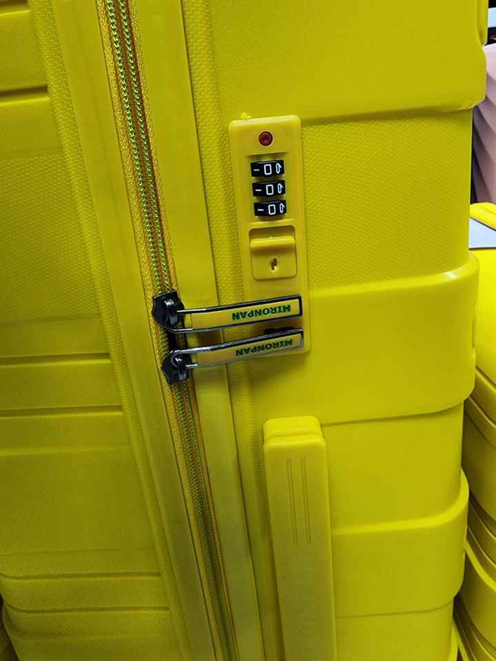 Чемодан Мини (S) полипропилен "Mironpan" съёмные колёса