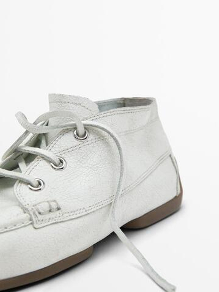 Massimo Dutti ККожаные ботинки-топсайдеры с эффектом кракле, белый