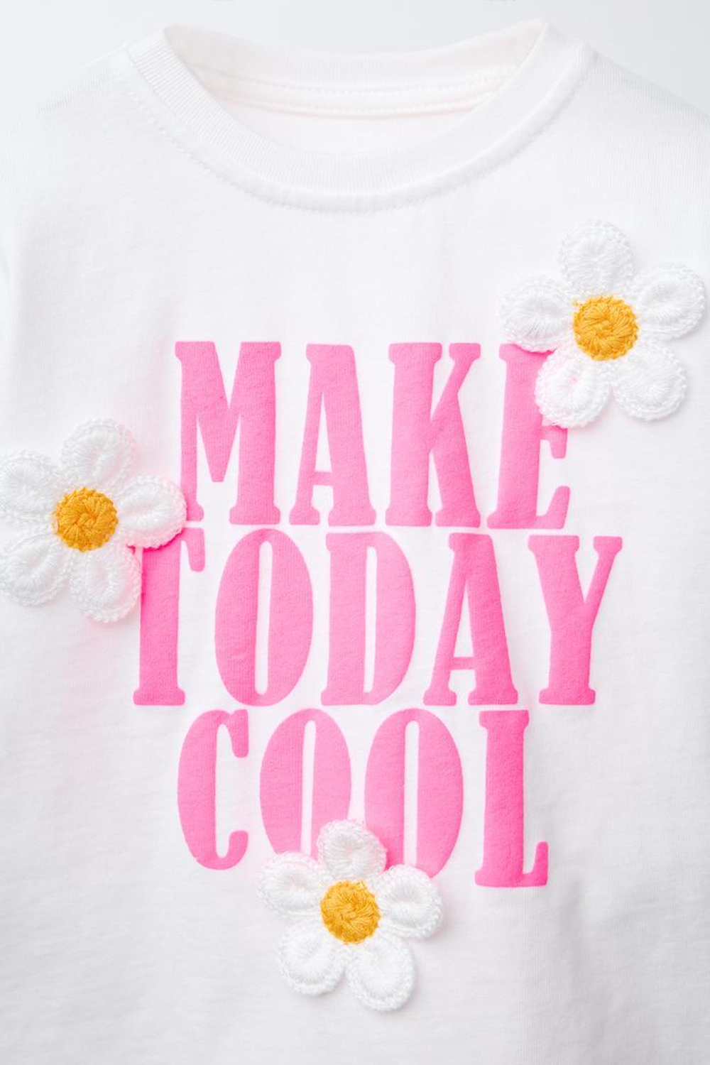 ZARA ФУТБОЛКА С НАДПИСЬЮ И ЦВЕТОЧНЫМИ АППЛИКАЦИЯМИ, БЕЛЫЙ