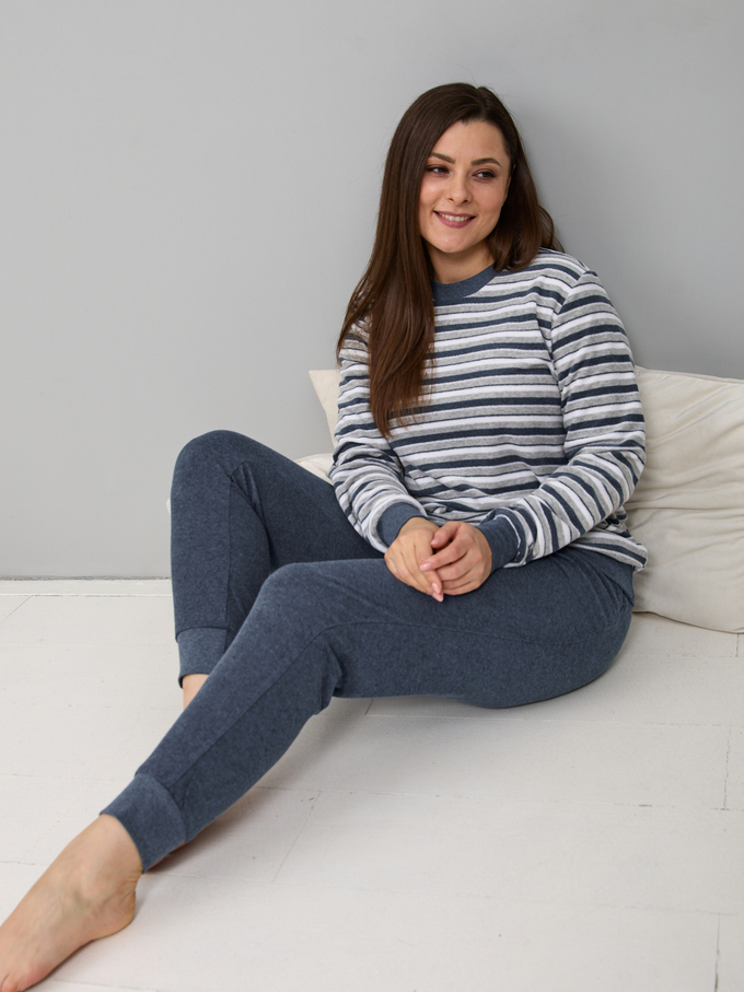 Костюм с брюками КБм-590/индиго-серыйполоса