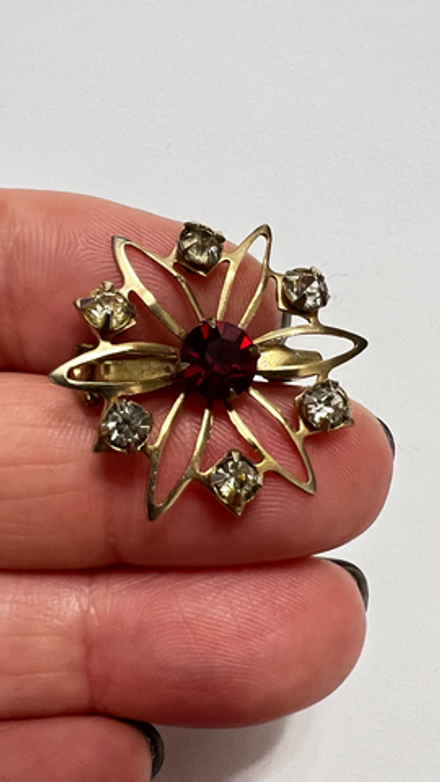 Брошь малышка с кристаллами