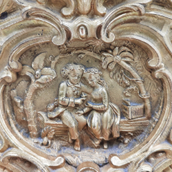 Каминные часы с боем, маятником и ключом. Бронза. Франция, 1840-е гг.