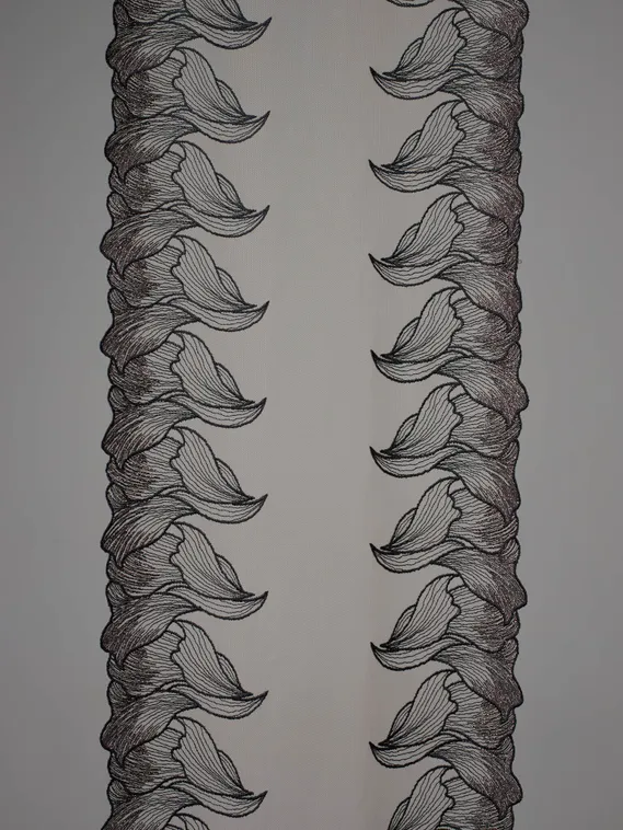 05-176 ОПТ Вышивка на неэл. сетке 25 см, бежевый 775 /черный 170 /золото