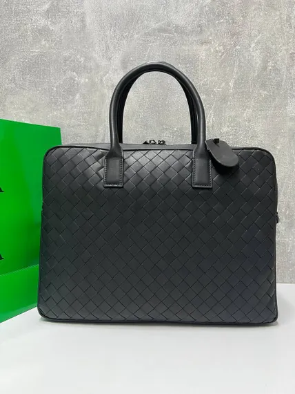 Кожаный портфель Bottega Veneta Intrecciato 37 с плечевым ремнем