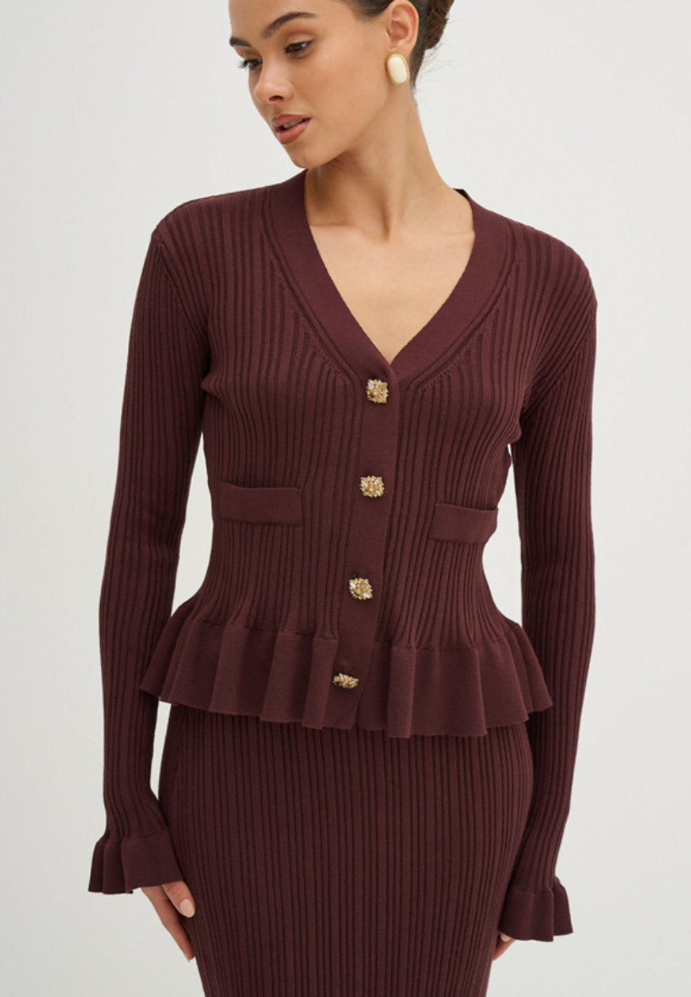 Костюм трикотажный с юбкой шоколадного цвета