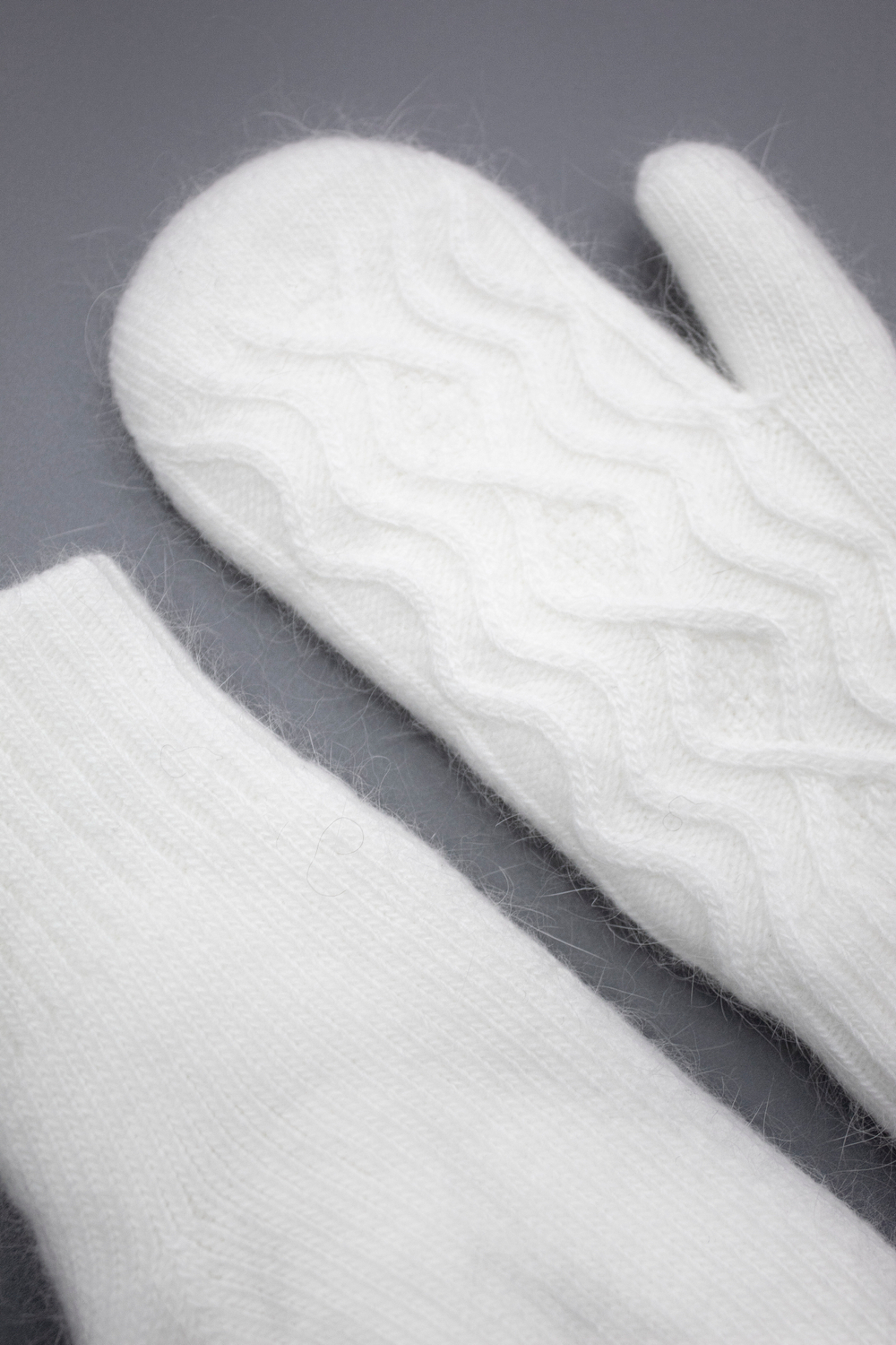 Варежки В021-02 белый натуральный