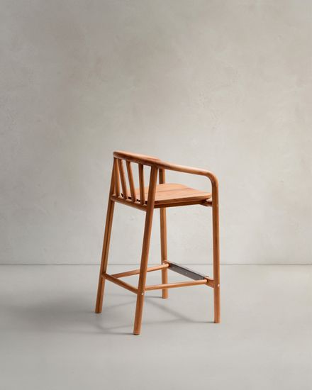 Полубарный стул для улицы Turqueta из дерева, высота 65 см