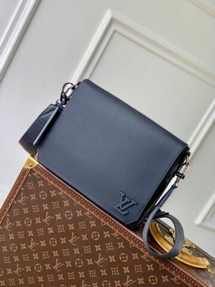 Louis Vuitton Takeoff Messenger