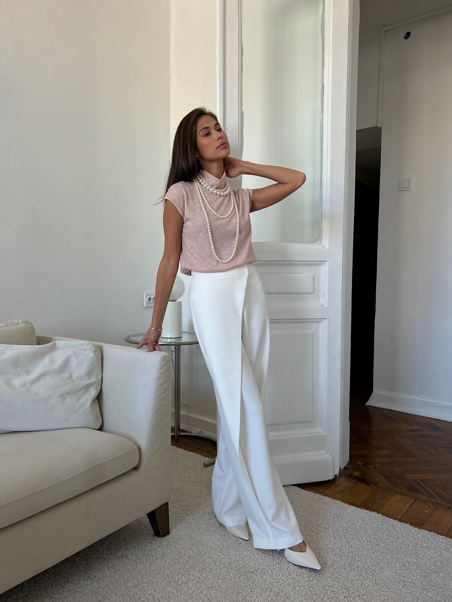 Брюки из крепа с асимметричной деталью молочные