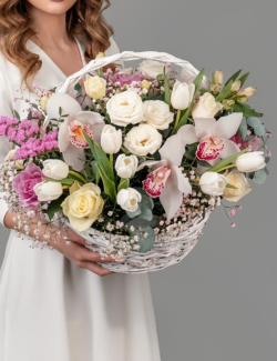 Корзина с цветами Царский подарок