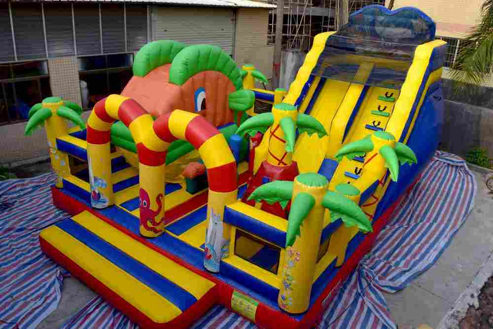 Надувной батут "Тропикана мини", 8.5*6.5*5 м