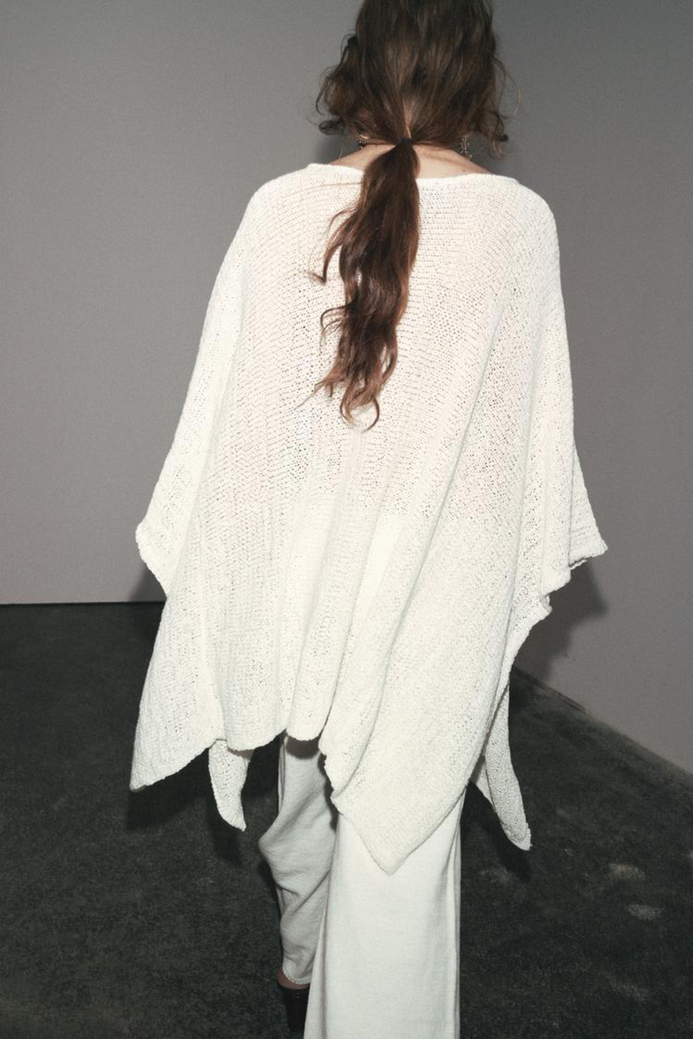 ZARA ТРИКОТАЖНОЕ ПОНЧО, БЕЛЫЙ
